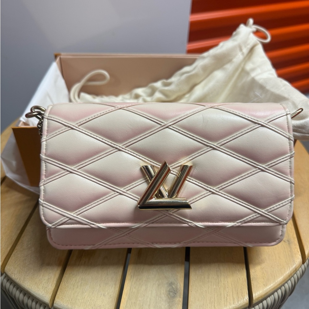 Louis Vuitton Pink wallet on chain GO-14